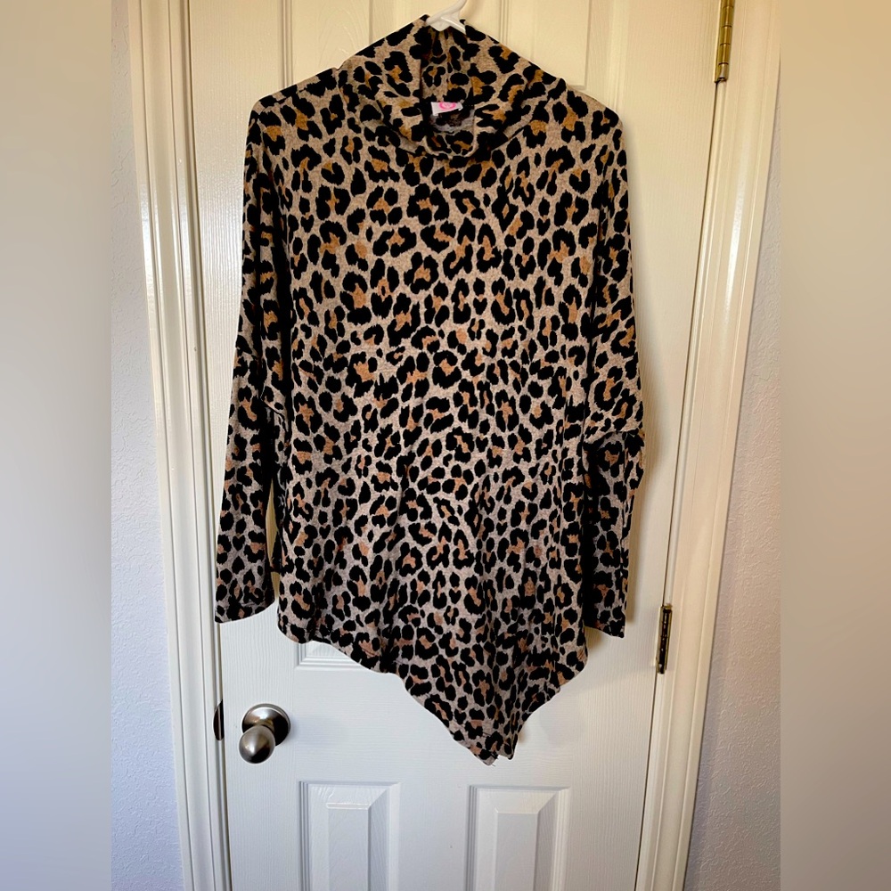 Wanna B brand Rich Leopard Print asymmetrical tunic top. Size medium.